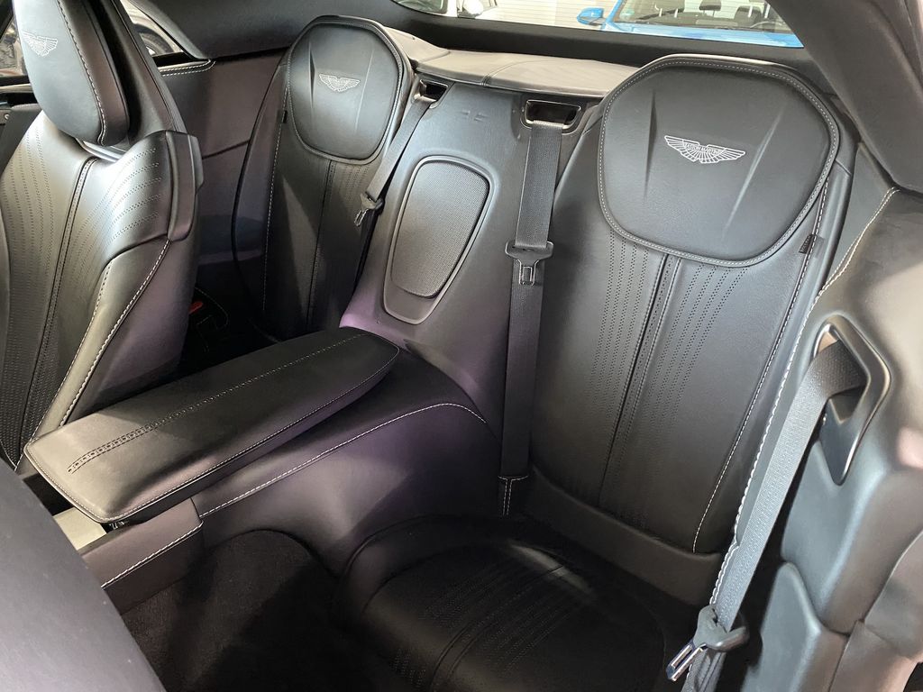 Aston Martin DB11 2019