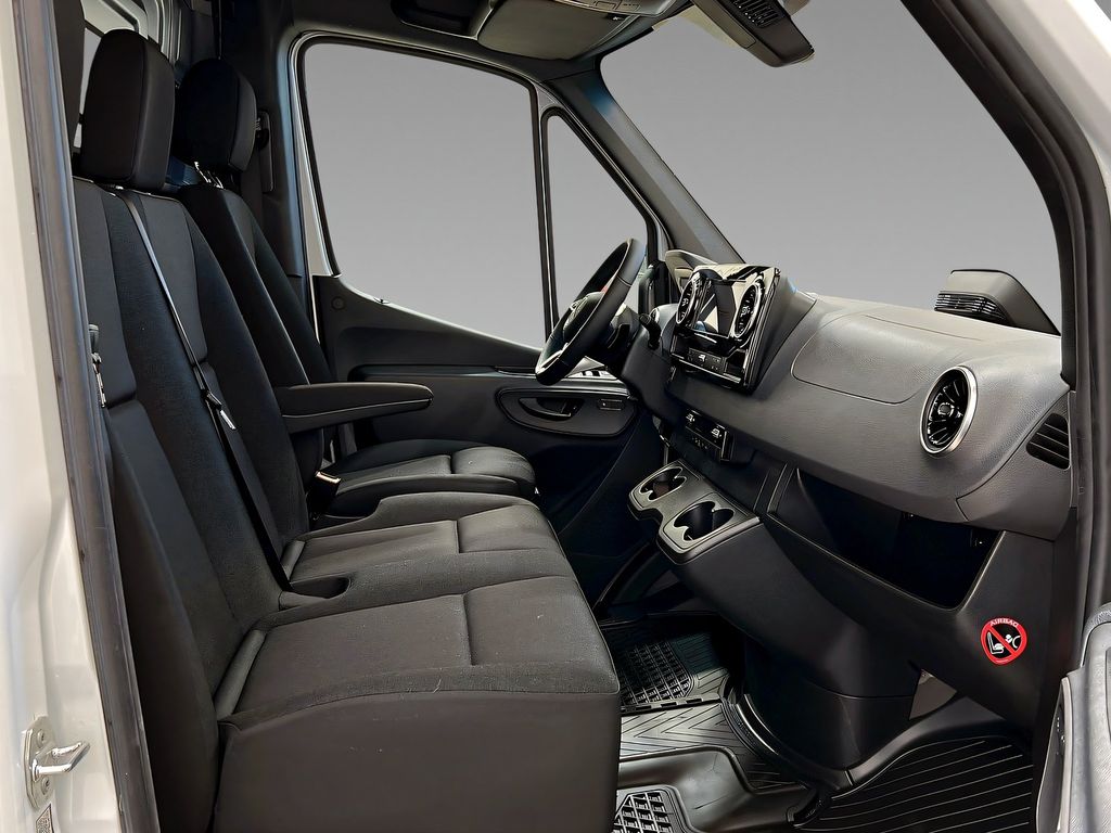 Mercedes-Benz Sprinter 2025