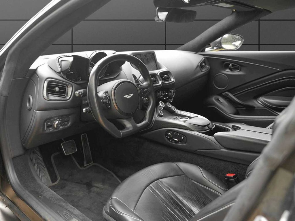 Aston Martin V8 Vantage 2022