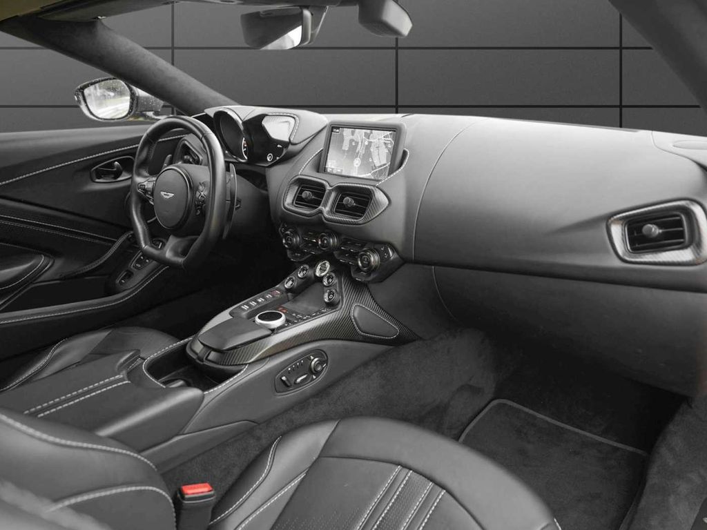 Aston Martin V8 Vantage 2022