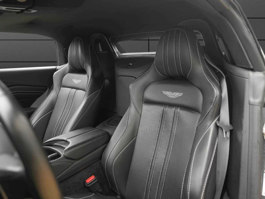 Aston Martin V8 Vantage 2022