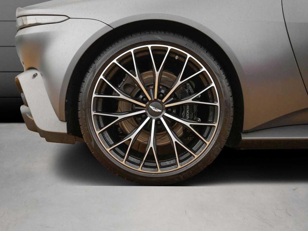 Aston Martin V8 Vantage 2022