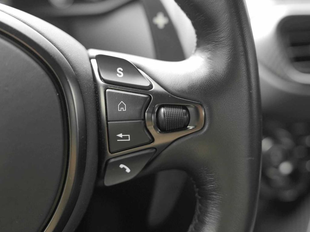 Aston Martin V8 Vantage 2022