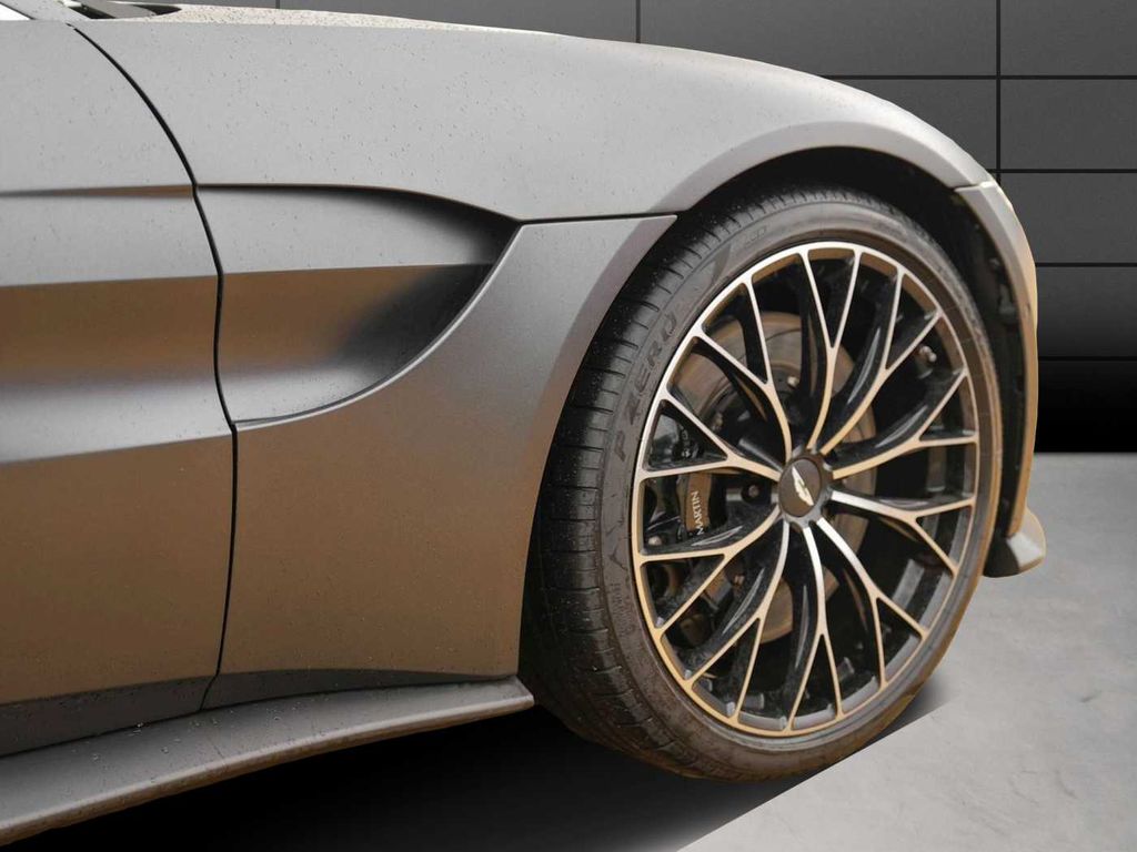 Aston Martin V8 Vantage 2022