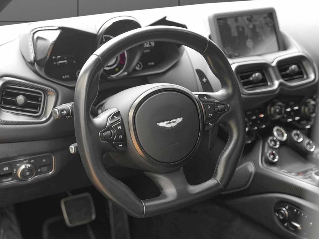 Aston Martin V8 Vantage 2022