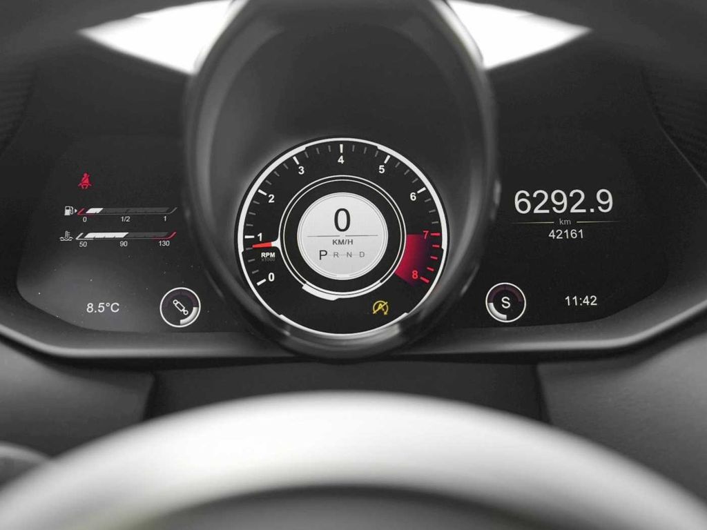 Aston Martin V8 Vantage 2022