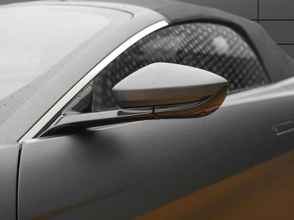 Aston Martin V8 Vantage 2022