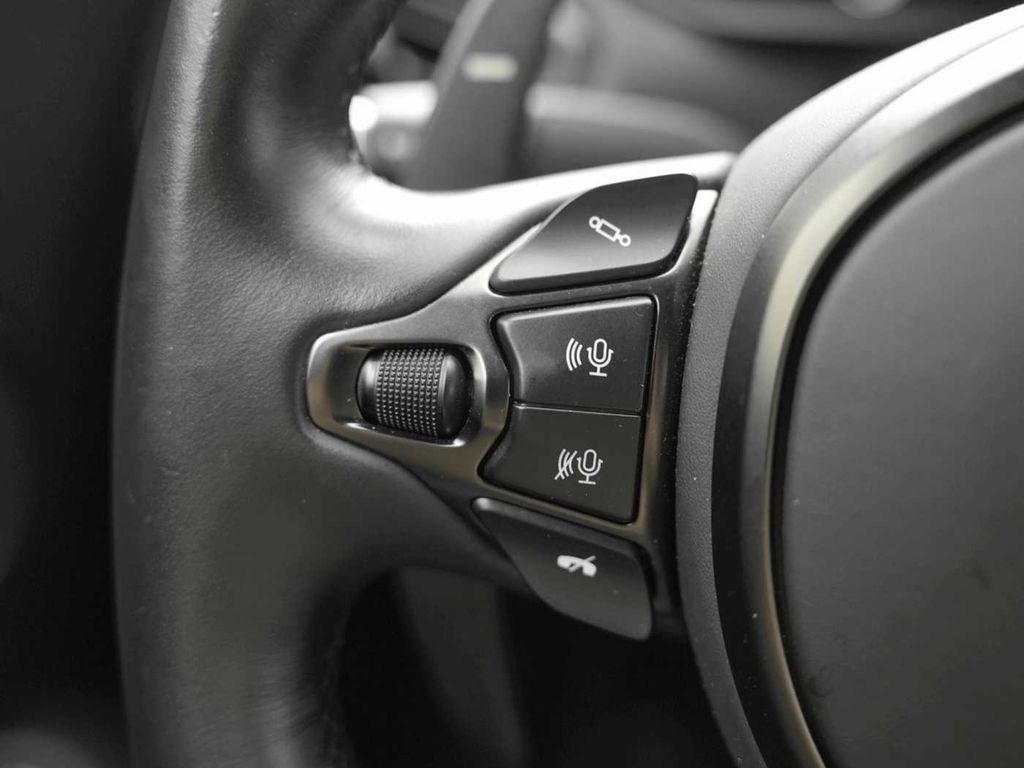 Aston Martin V8 Vantage 2022