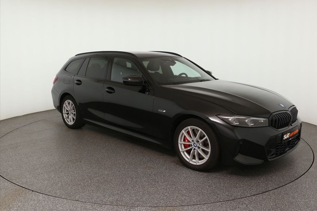 BMW 330 2022