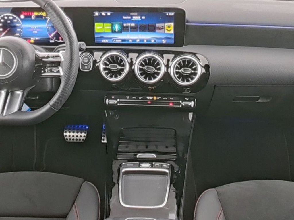 Mercedes-Benz A 220 2024