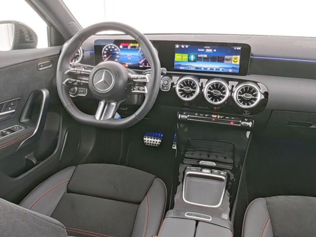 Mercedes-Benz A 220 2024