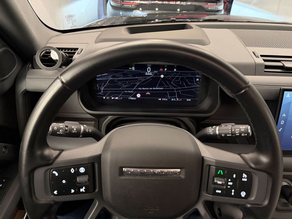 Land Rover Defender 2025