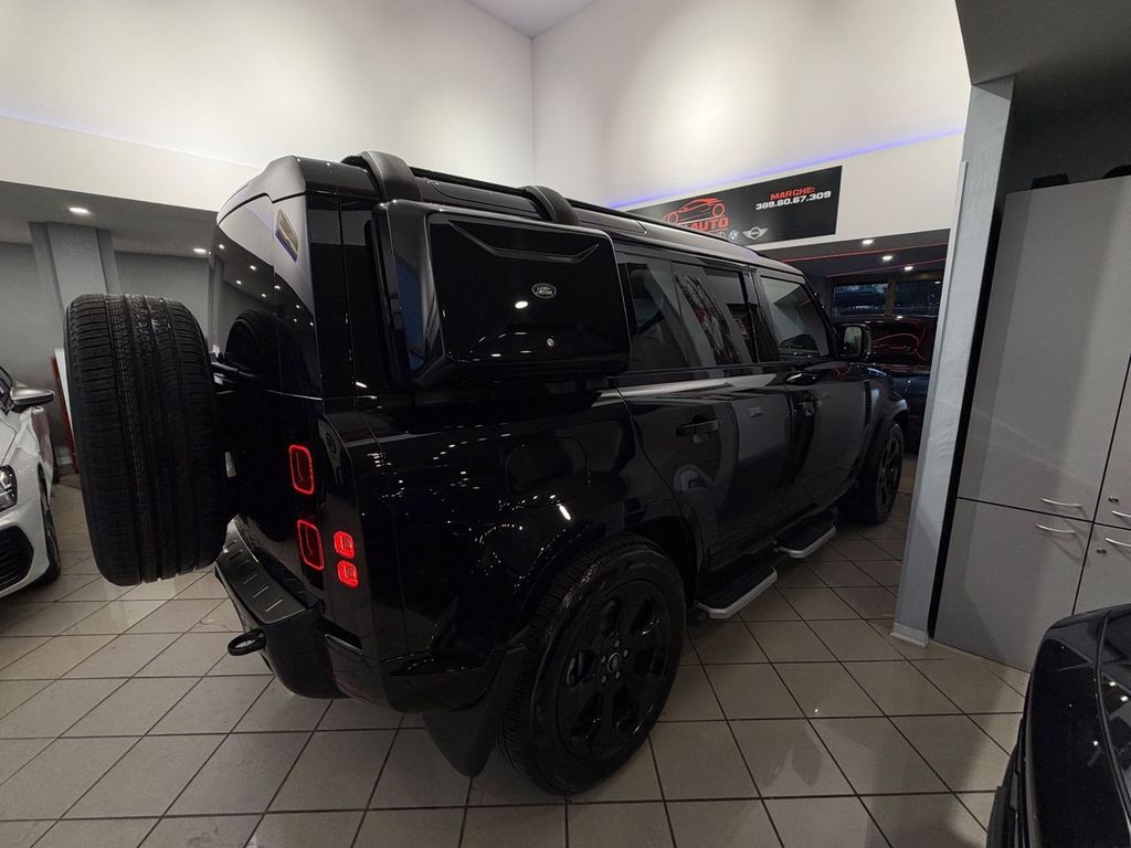 Land Rover Defender 2025