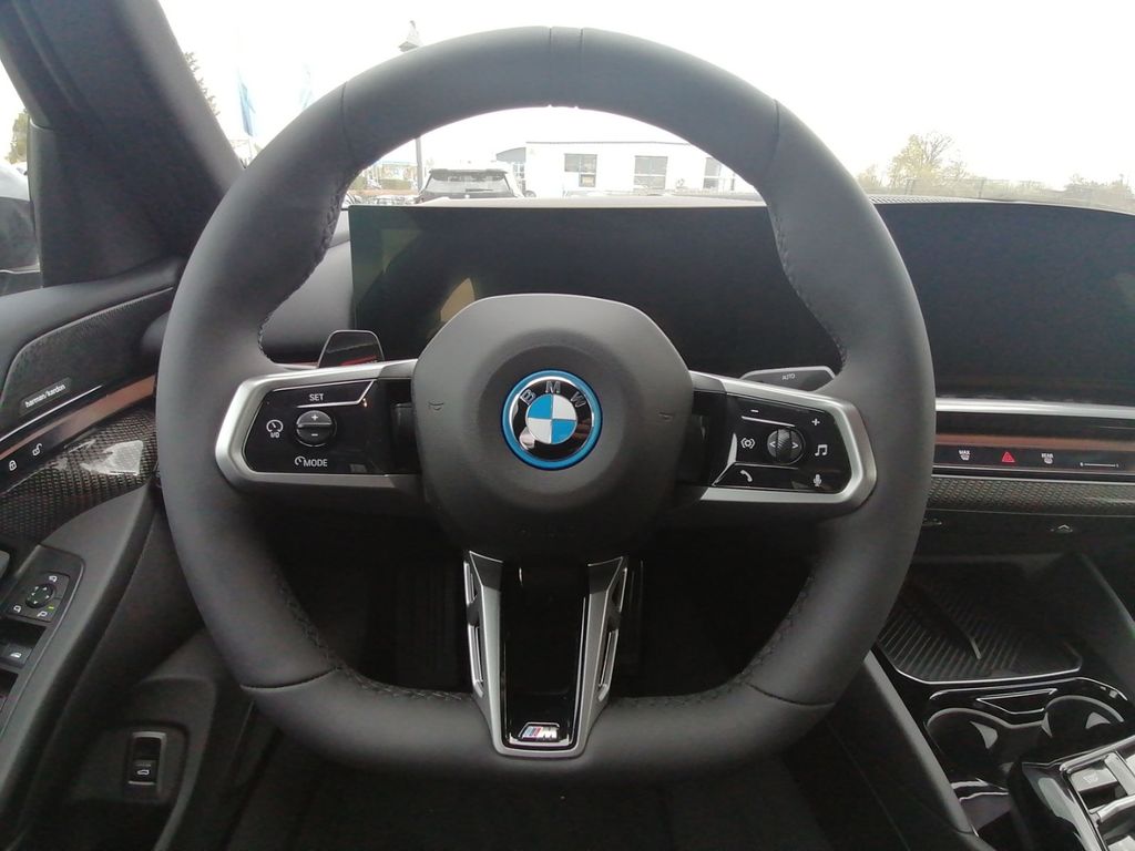 BMW i5 2025