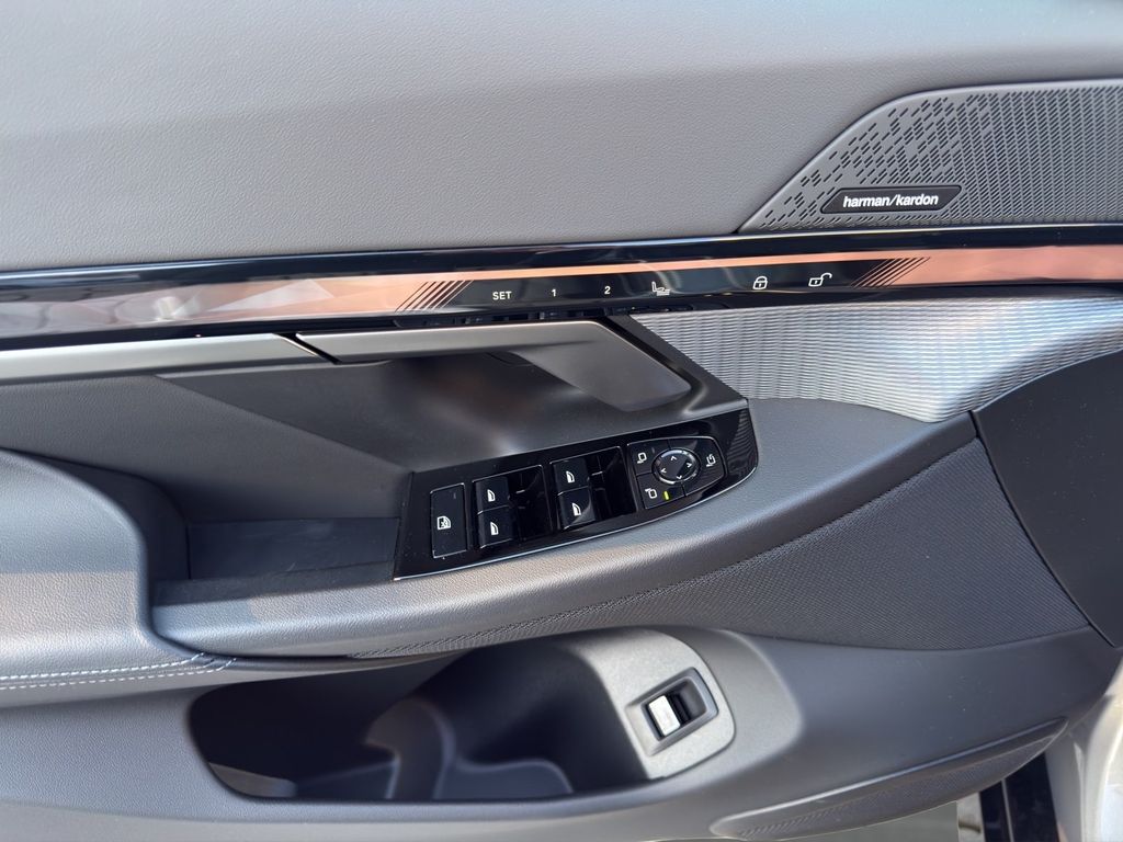 BMW i5 2025