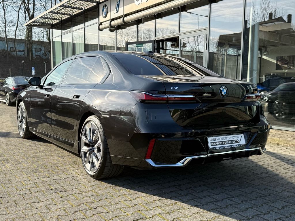 BMW i7 2024