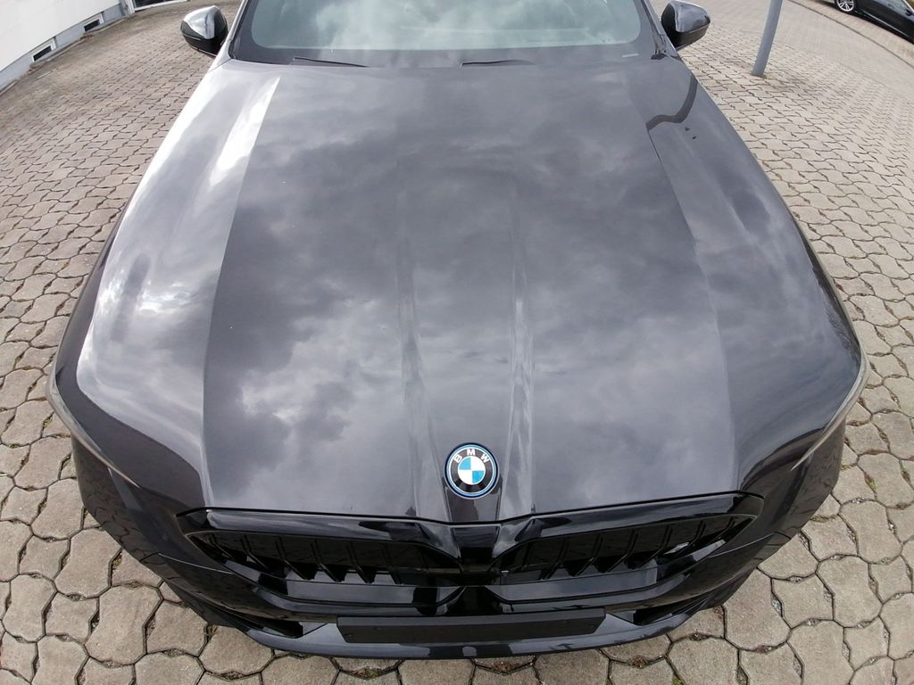 BMW i5 2025