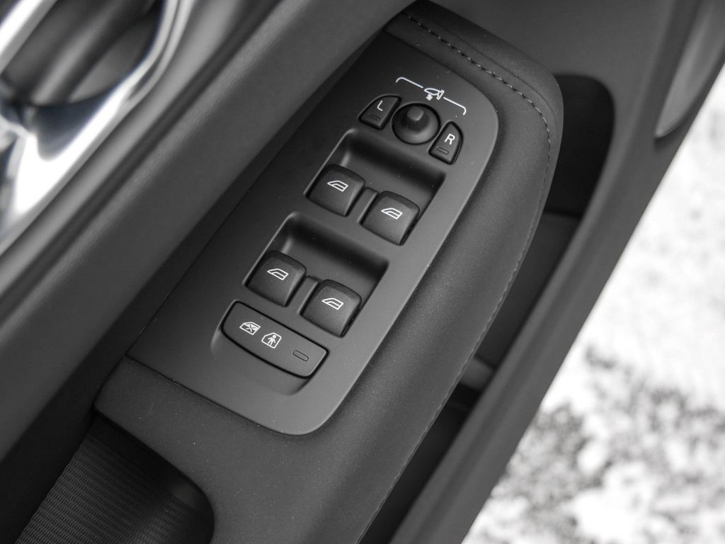 Volvo XC60 2025