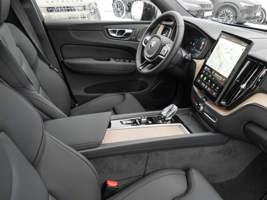 Volvo XC60 2025