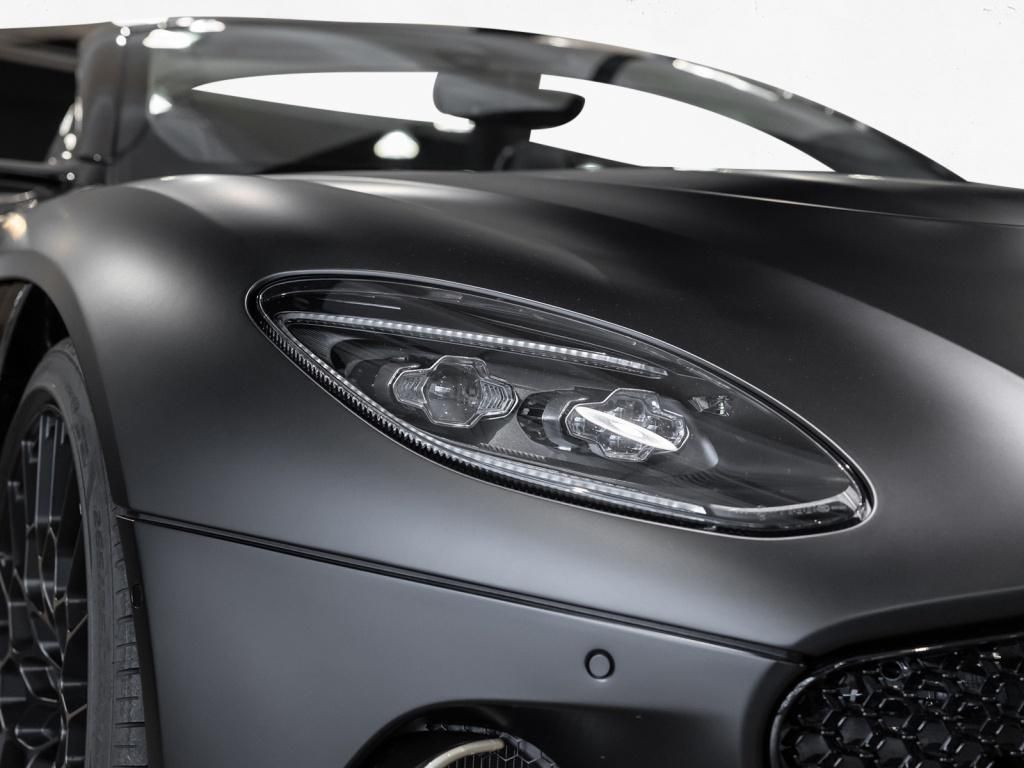 Aston Martin DBS 2024