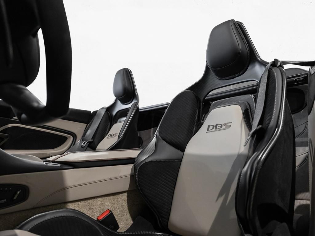 Aston Martin DBS 2024