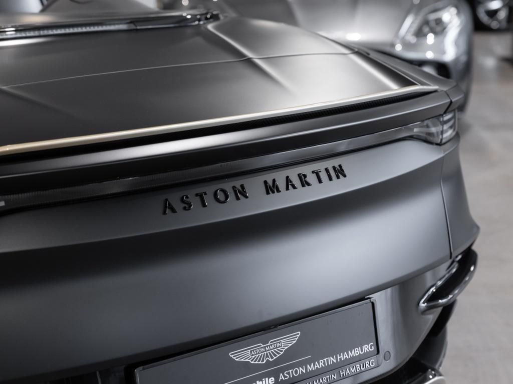 Aston Martin DBS 2024