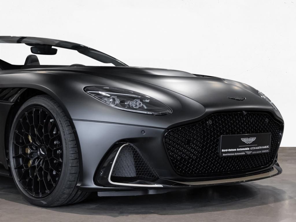 Aston Martin DBS 2024