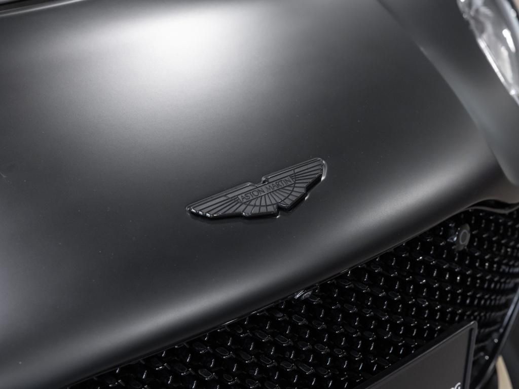 Aston Martin DBS 2024