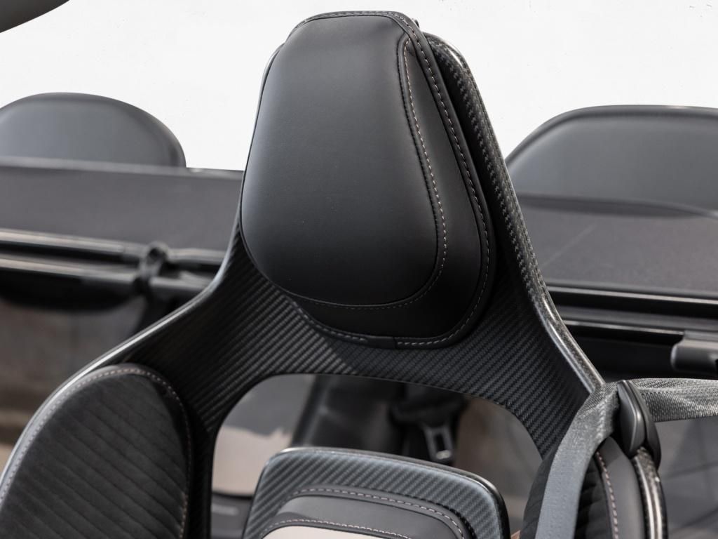 Aston Martin DBS 2024