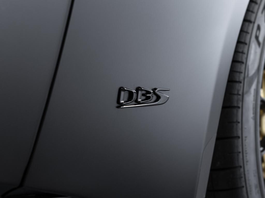 Aston Martin DBS 2024