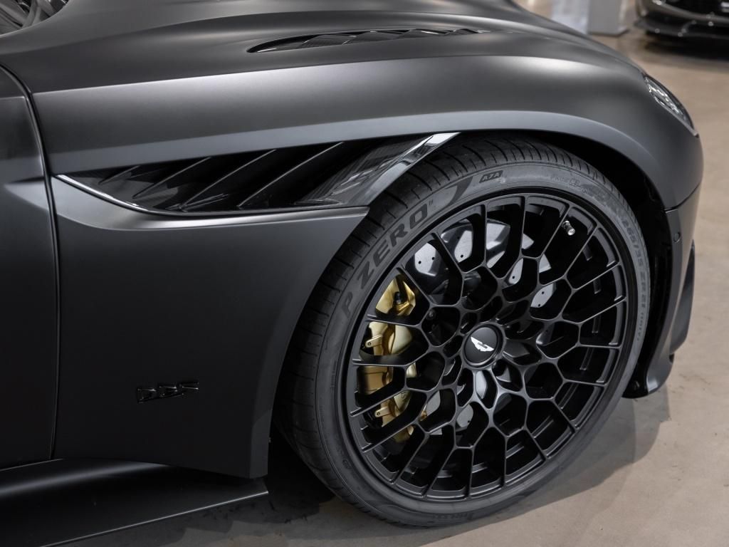 Aston Martin DBS 2024