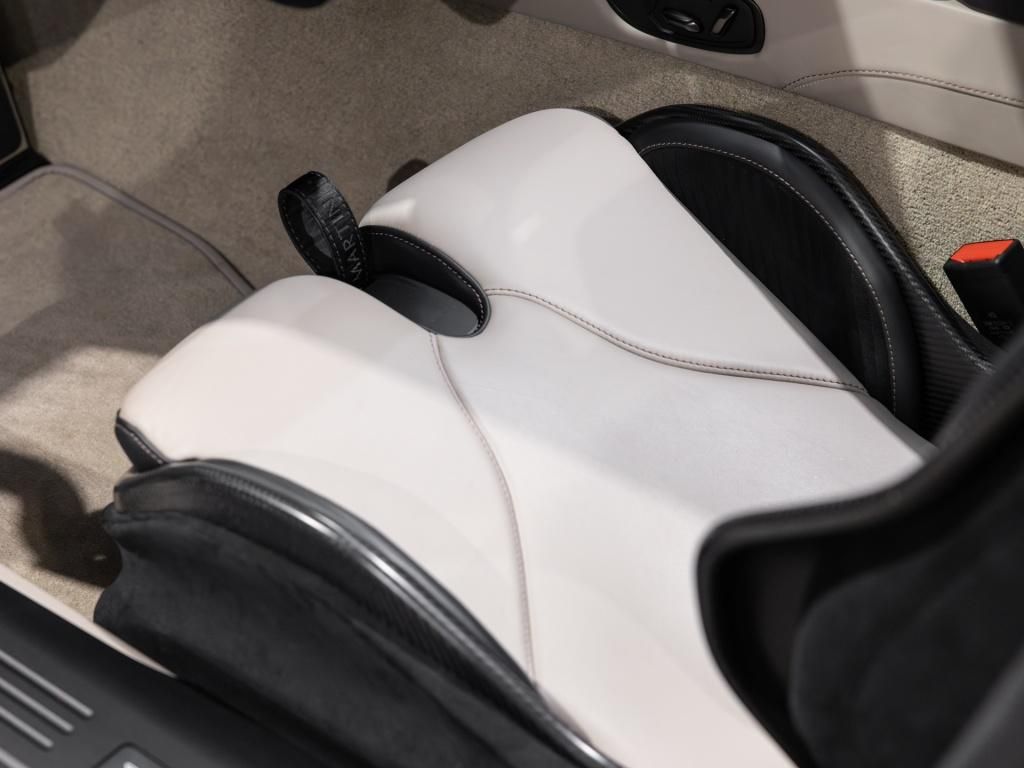 Aston Martin DBS 2024