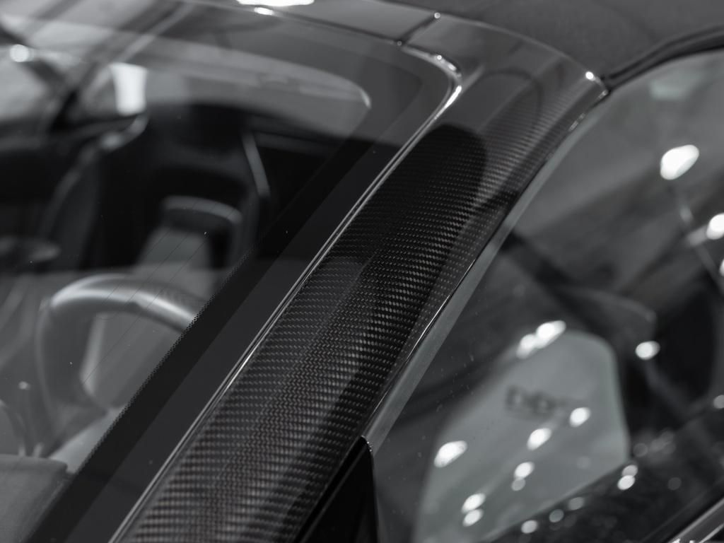 Aston Martin DBS 2024