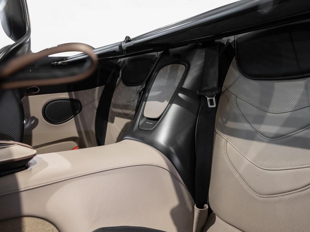 Aston Martin DBS 2024