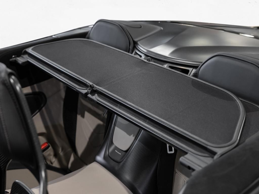 Aston Martin DBS 2024