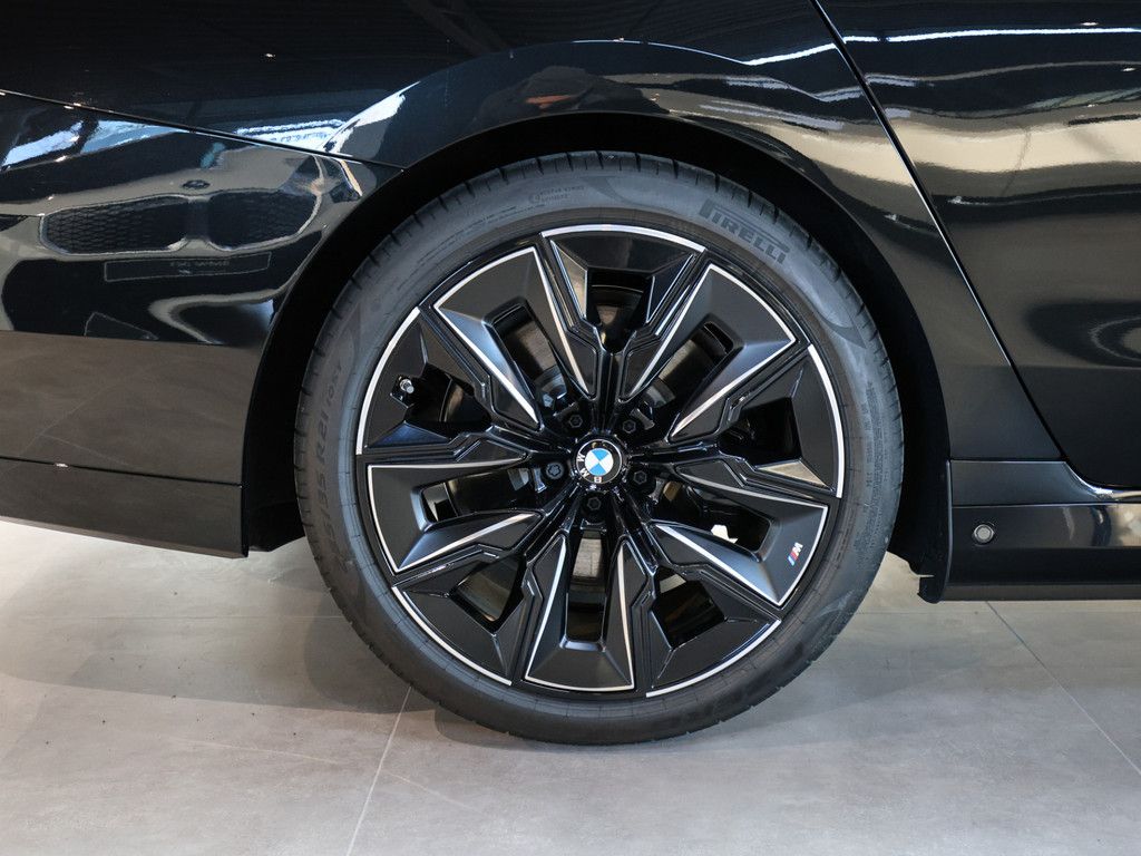 BMW i7 2024