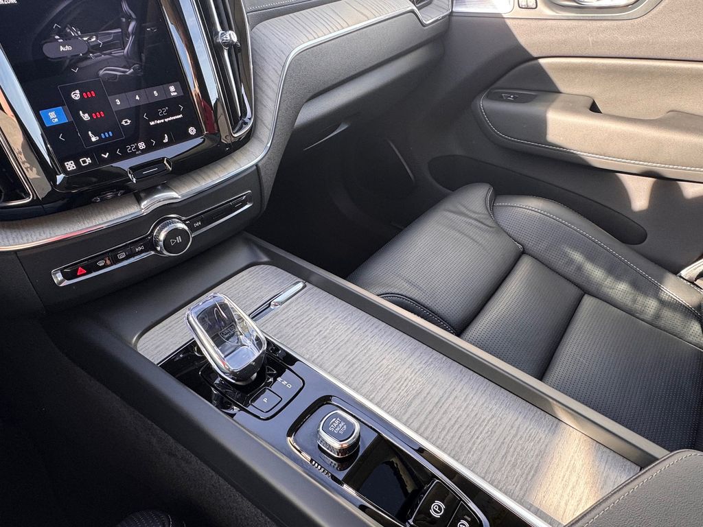 Volvo XC60 2025
