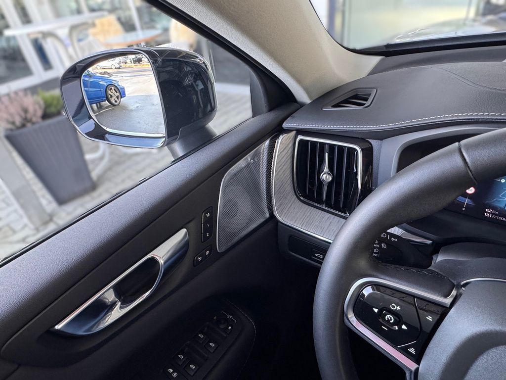 Volvo XC60 2025