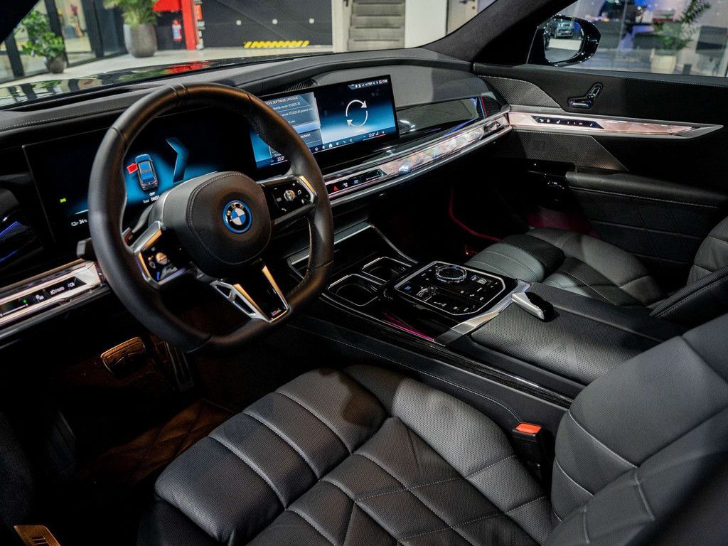 BMW i7 2025