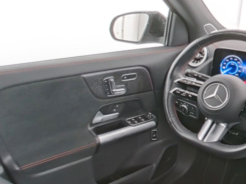 Mercedes-Benz EQA 2024