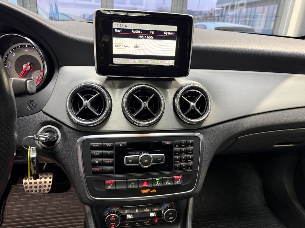 Mercedes-Benz GLA 220 2015