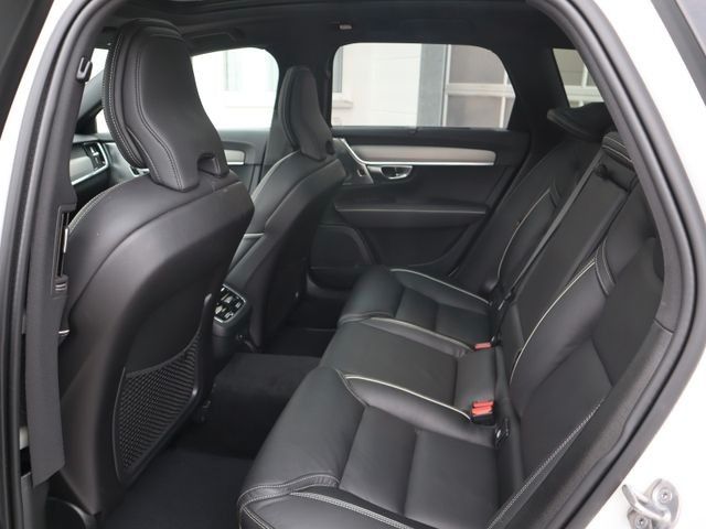 Volvo V90 Cross Country 2023