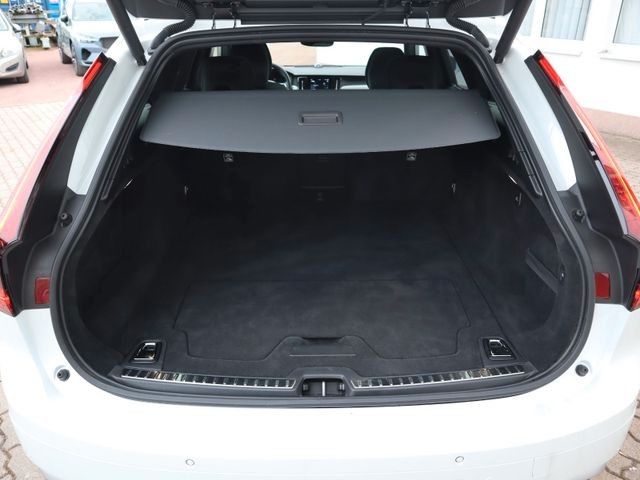 Volvo V90 Cross Country 2023