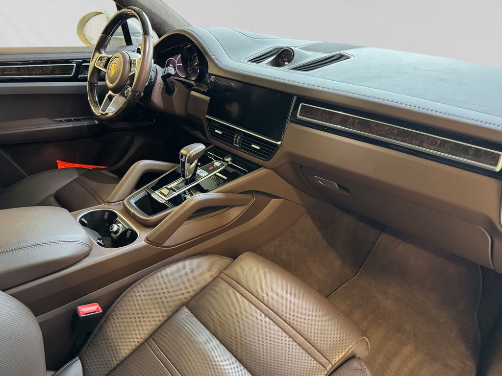 Porsche Cayenne 2021