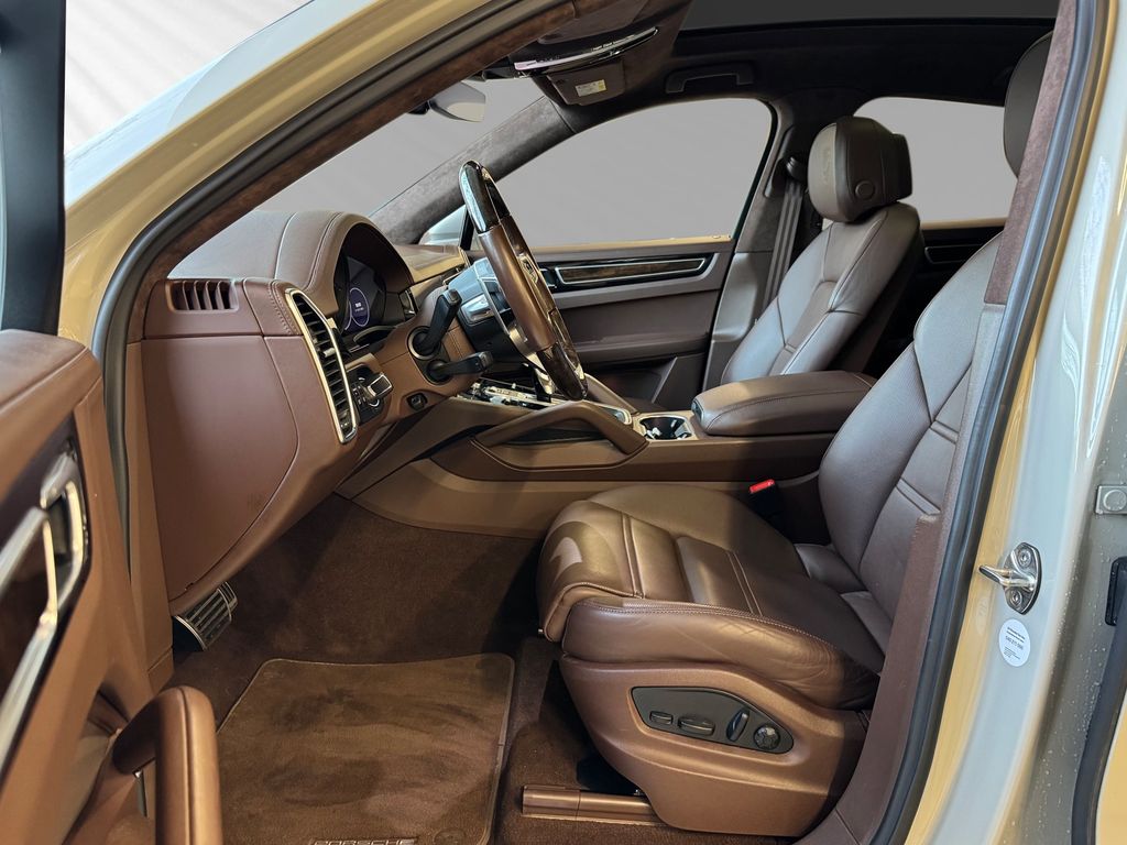 Porsche Cayenne 2021