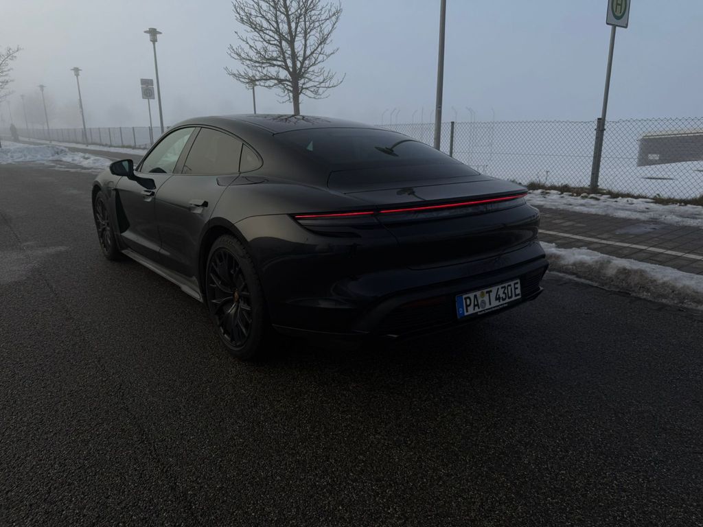 Porsche Taycan 2022