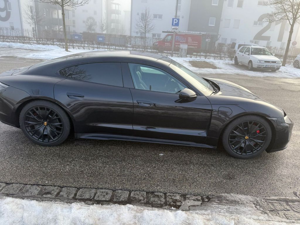 Porsche Taycan 2022