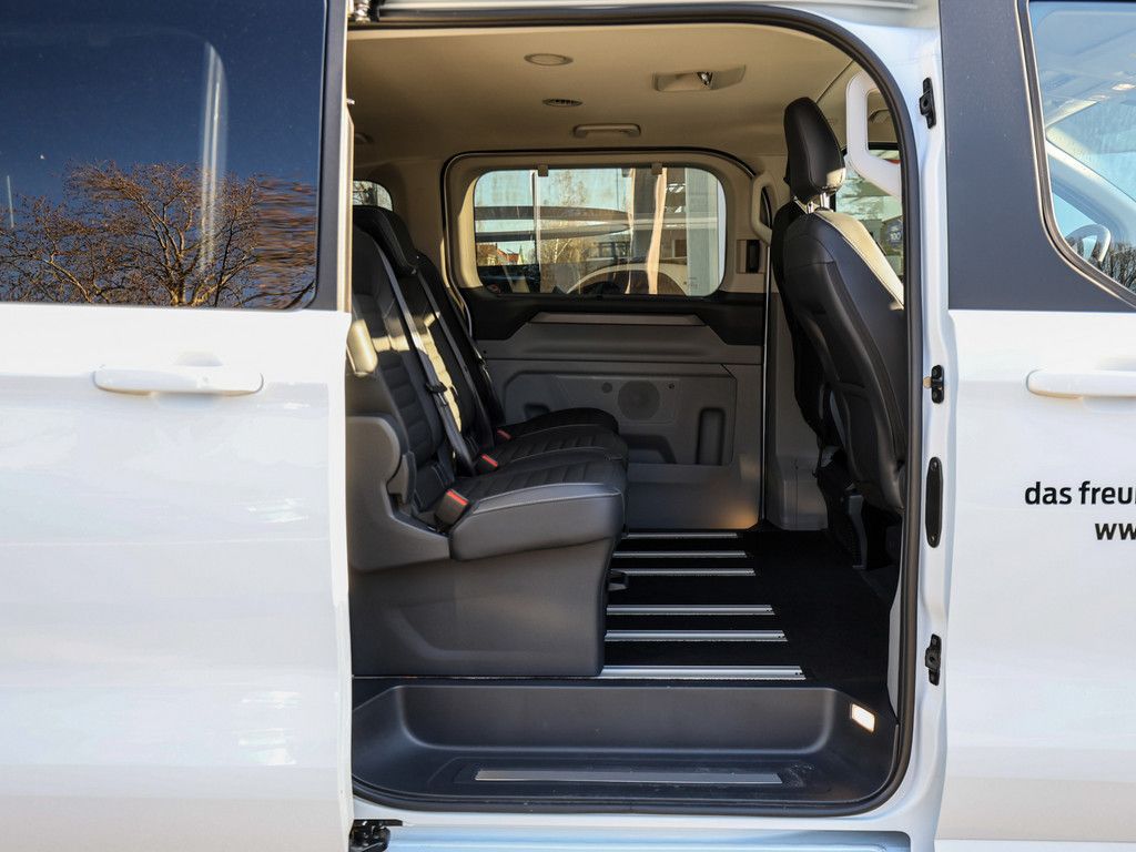 Ford Tourneo Custom 2025