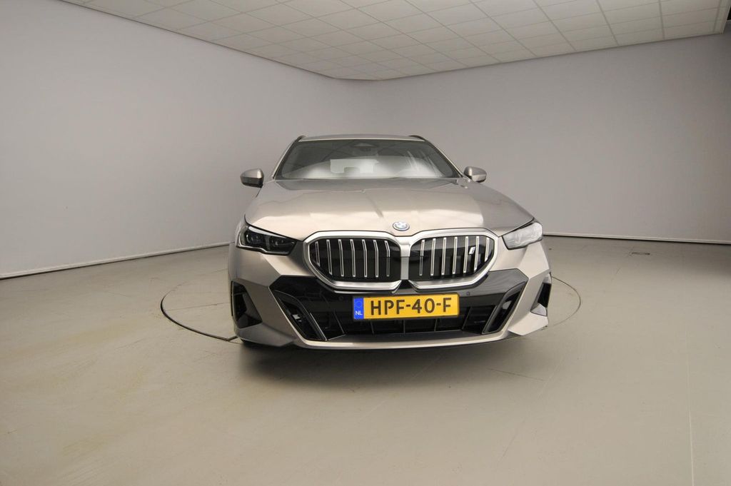 BMW i5 2025