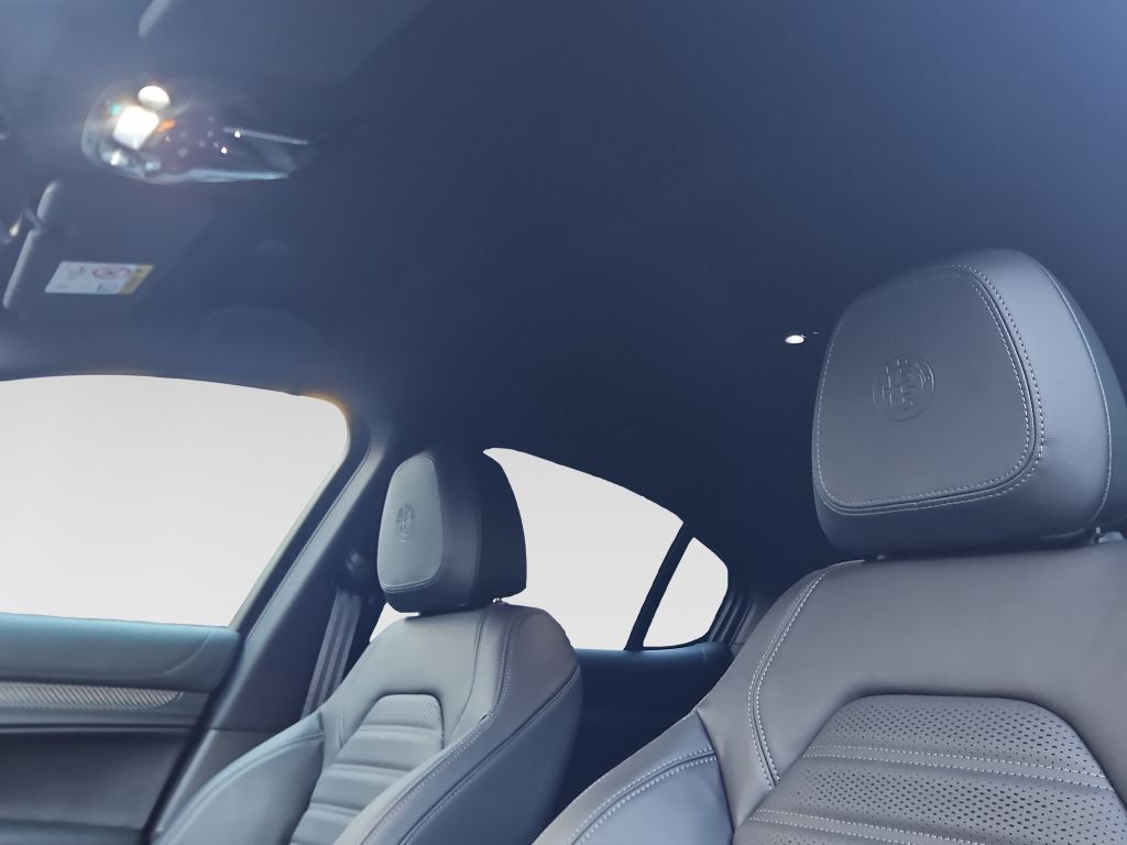 Alfa Romeo Stelvio 2025